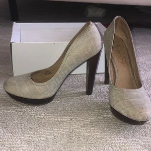 Jessica Simpson pumps